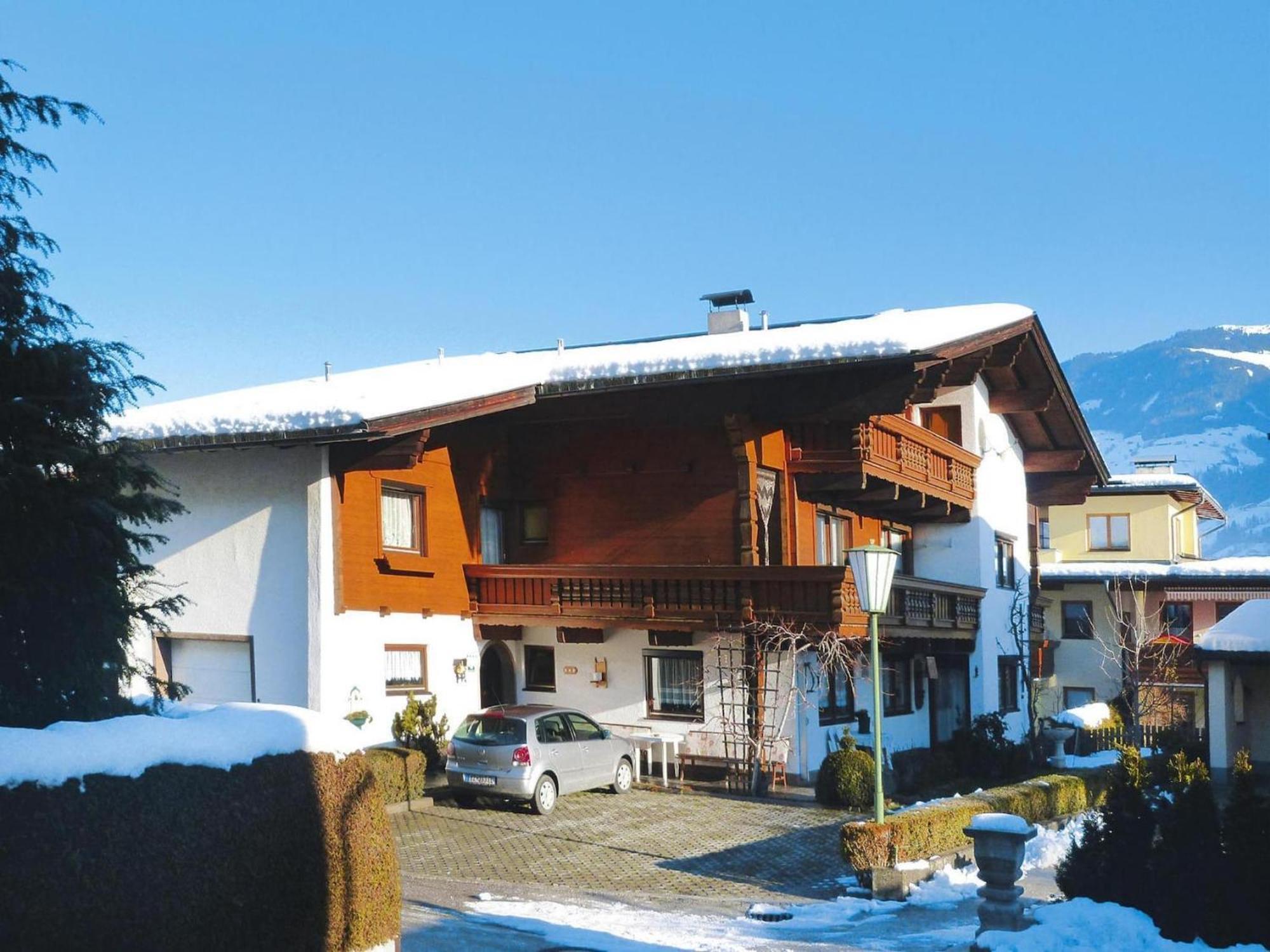 Apartment In F Gen With Parking Space Fügen Kültér fotó