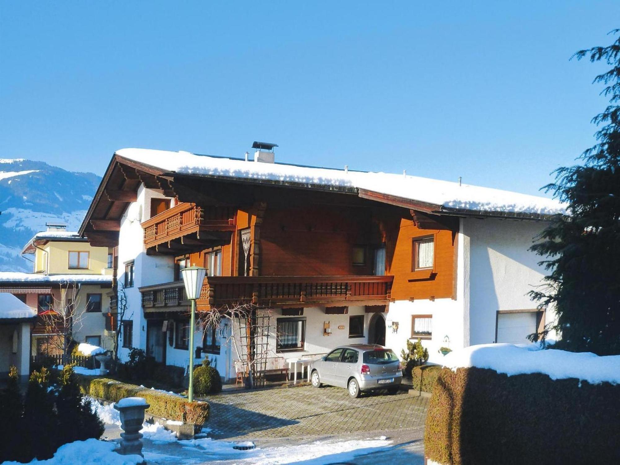 Apartment In F Gen With Parking Space Fügen Kültér fotó