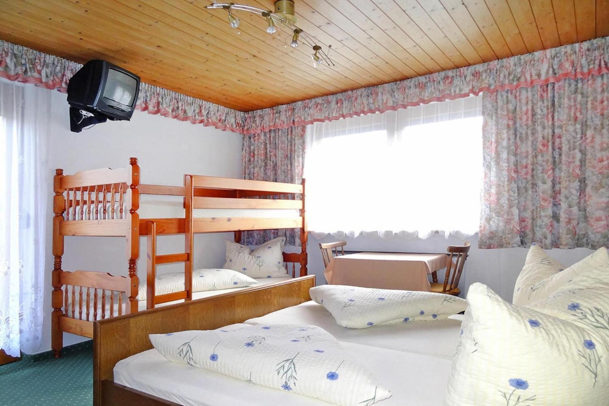 Apartment In F Gen With Parking Space Fügen Kültér fotó