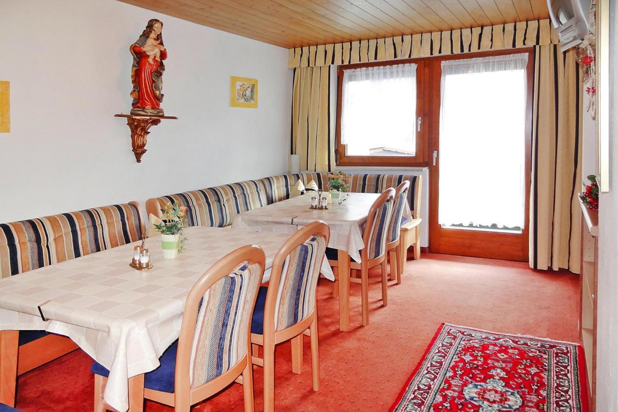 Apartment In F Gen With Parking Space Fügen Kültér fotó