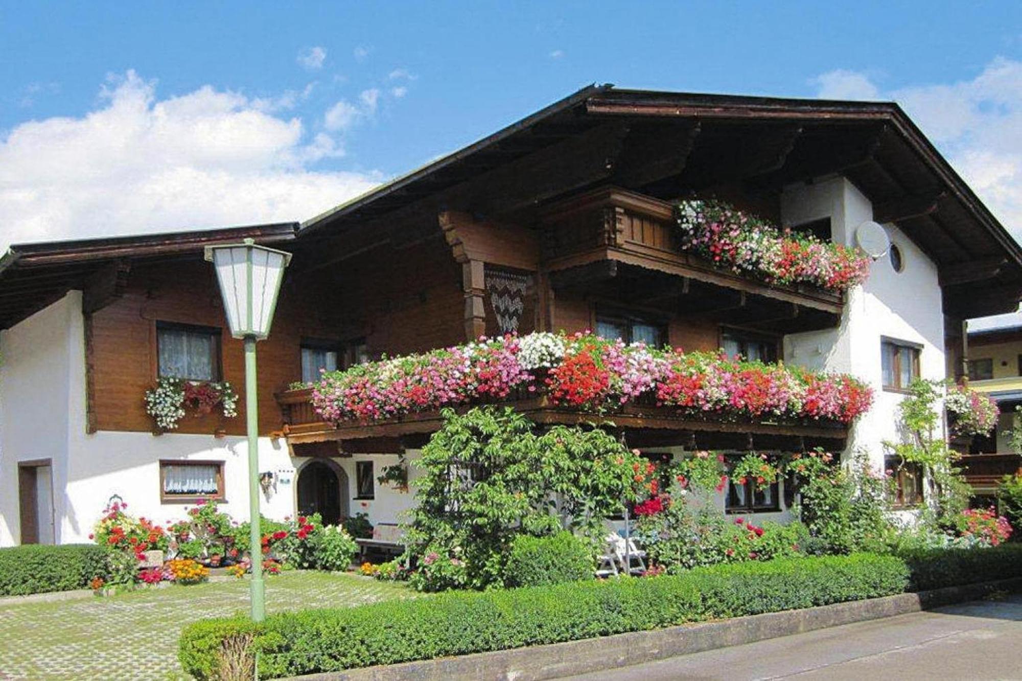 Apartment In F Gen With Parking Space Fügen Kültér fotó